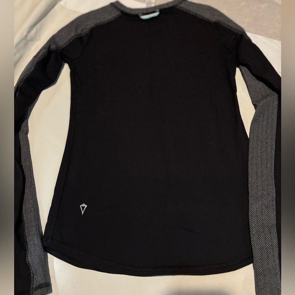 Ivivva by lululemon size 10 long sleeve shirt - Picture 2 of 5